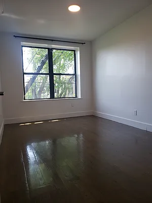 Rented by Venn NY Inc | media 3