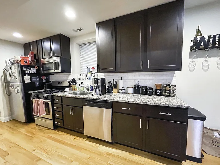 2028 N. Winchester Ave. — Photo 3