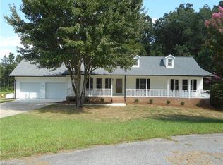 127 S Cameo Dr, Thomasville, NC 27360