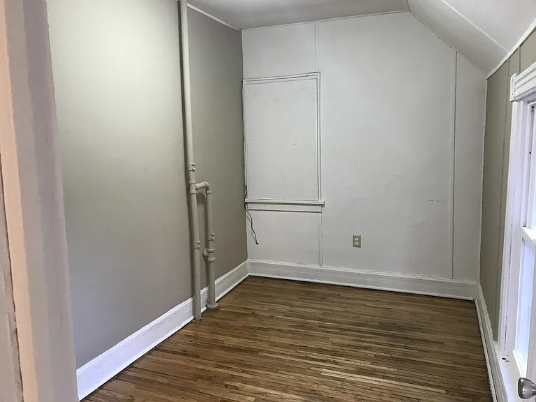 909 Margaret St — Photo 5