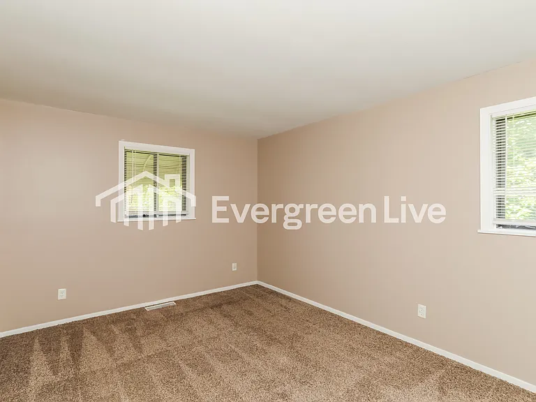 774 Crowden Dr — Photo 8