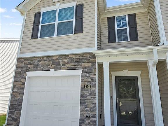 3rd image of 1108 Evelynnview Ln