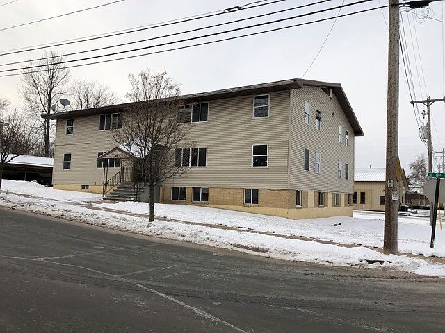 2nd image of 702 S 10th St