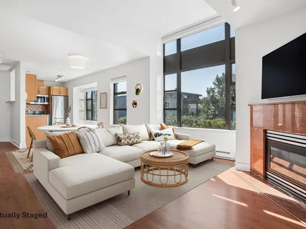 2119 Yew St #305, Vancouver, BC V6K 3G6