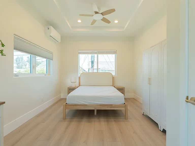 2222 S Budlong Ave #1/2 — Photo 16