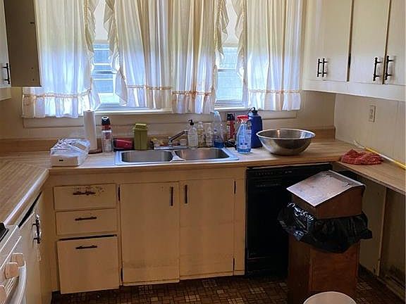 3rd image of 838 Avenue D