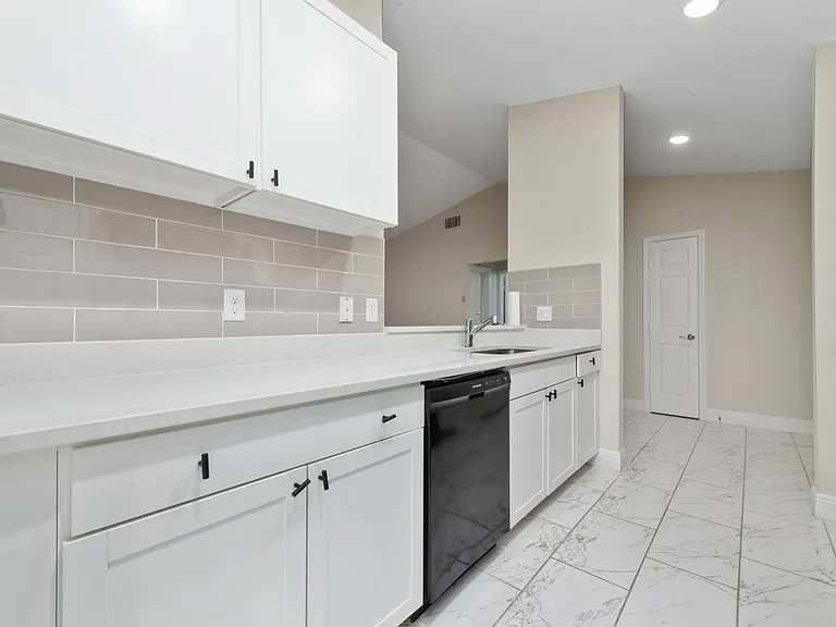 1246 Westwinds Dr — Photo 9
