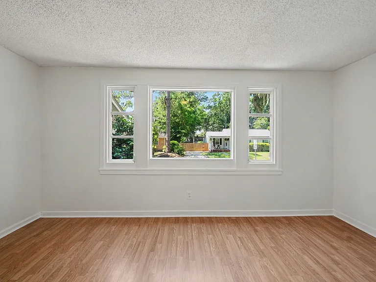 24 N Parkwood Dr — Photo 23