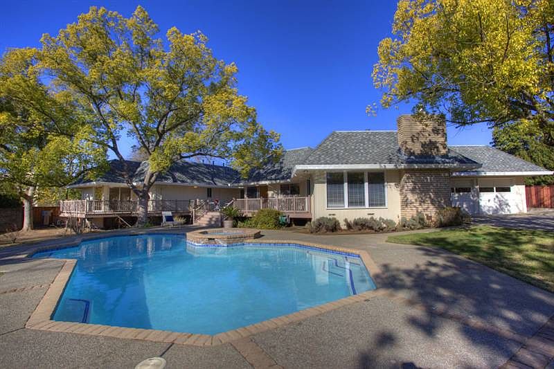 2nd image of 5300 Roxbury Ct