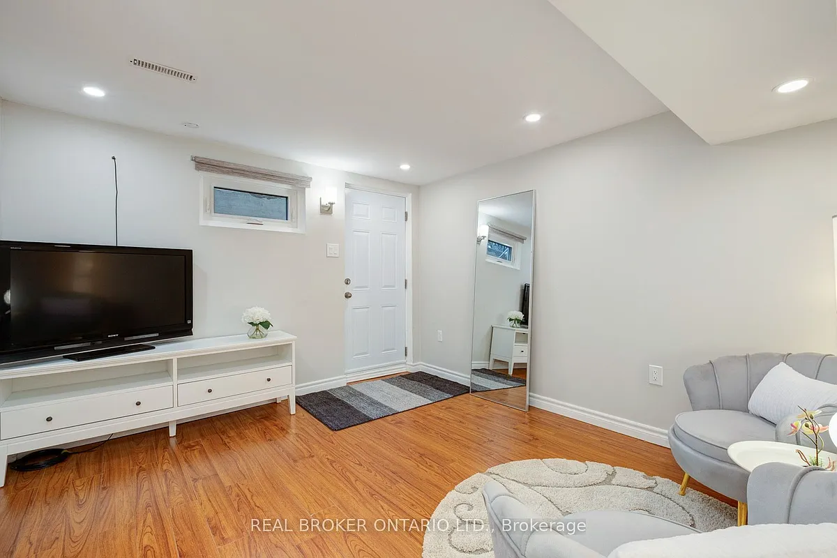 Building Photo - 25 Charnwood Pl #BASEMENT
