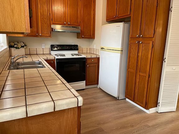 2nd image of 932 Alba Ct