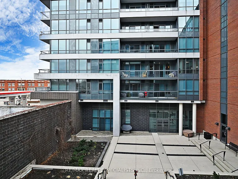 1 Hurontario St #217 — Photo 15