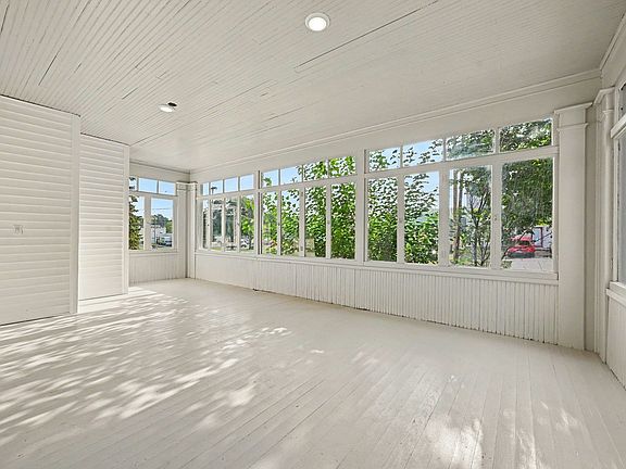 Porch/3 Seasons