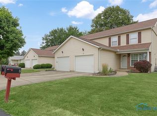 7 Augusta Dr, Bowling Green, OH 43402