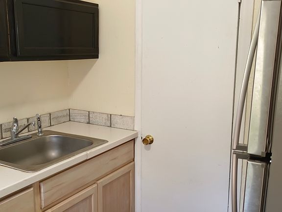 4th image of 241 E College St Unit A