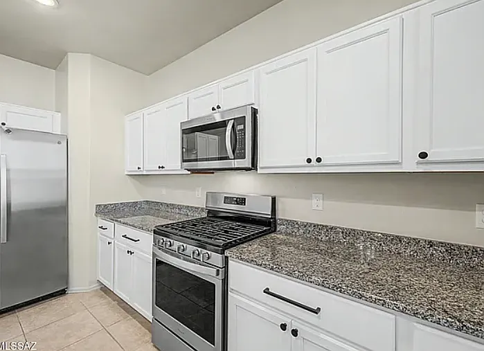 3 bed, 1558 sqft, $2,200 — Photo 3