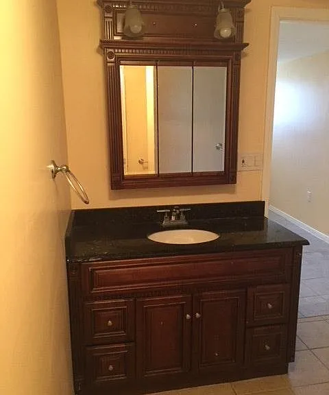 8122 S Rhodes Ave — Photo 8
