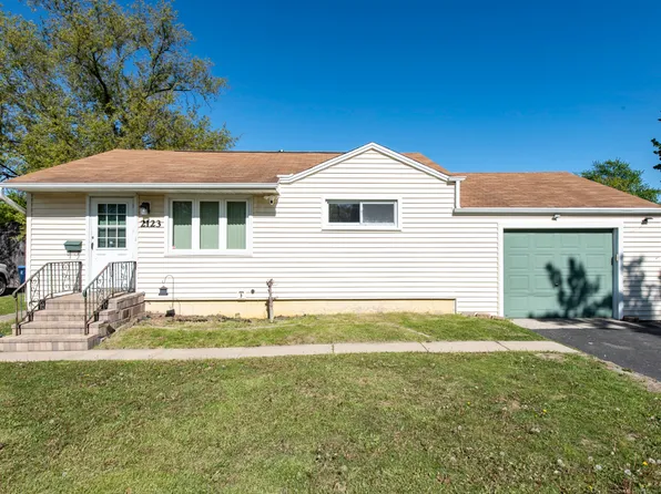 2123 N McAree Rd, Waukegan, IL 60087