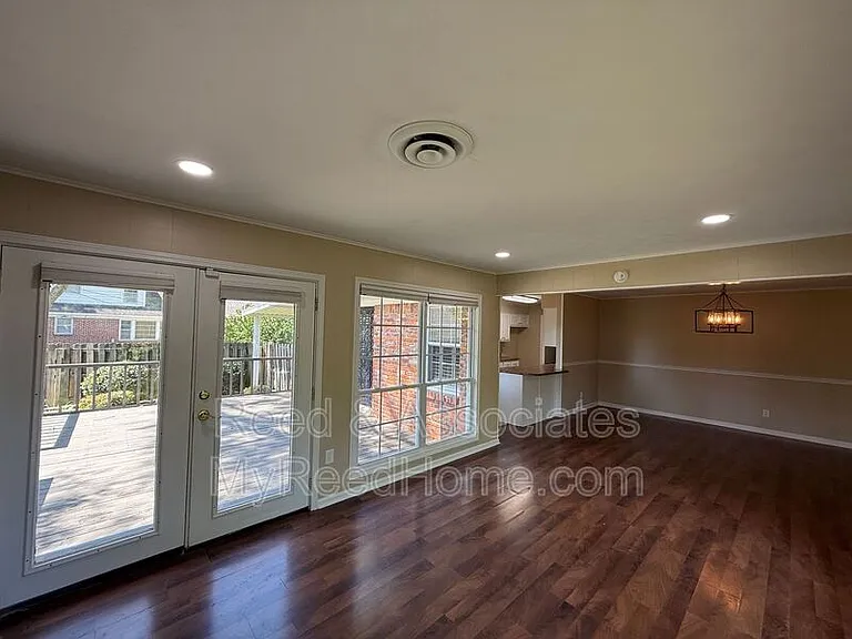 5047 Howard Pl — Photo 2