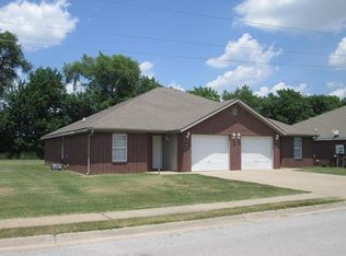 841 Meadowlands Dr, Centerton, AR 72719