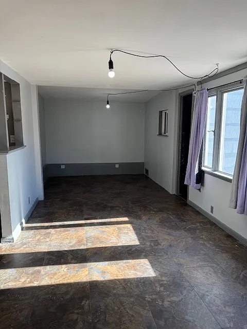 3 bed, 856 sqft, $1,000 — Photo 3