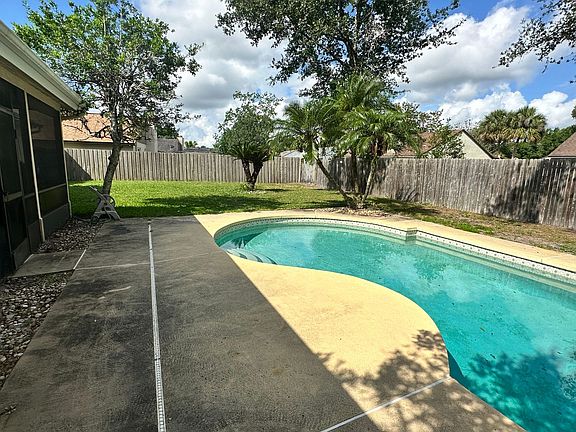 3rd image of 308 Buttonwood Dr