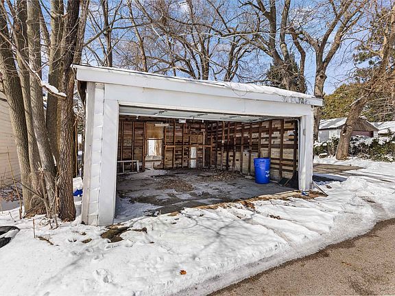 3rd image of 221 Rome Ave