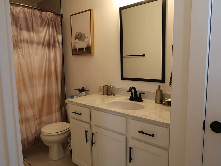 41 W High St #D3 — Photo 2