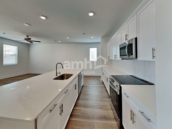 4th image of 9135 Fiesta Impatiens Ct