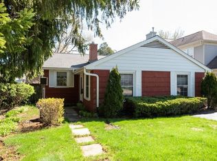 1257 Ridge Rd, Highland Park, IL 60035