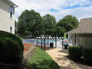 Fourth Creek Landing Apts — Photo 7