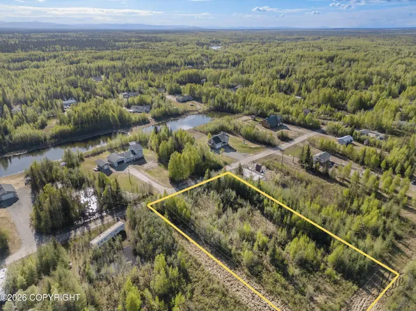 1279 Atigun St, Fairbanks, AK 99705