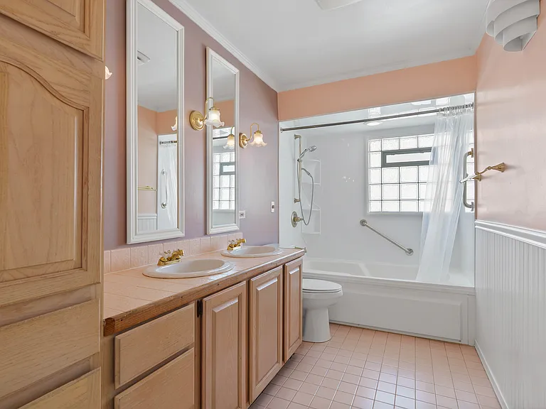 818 Leahy Cir — Photo 23