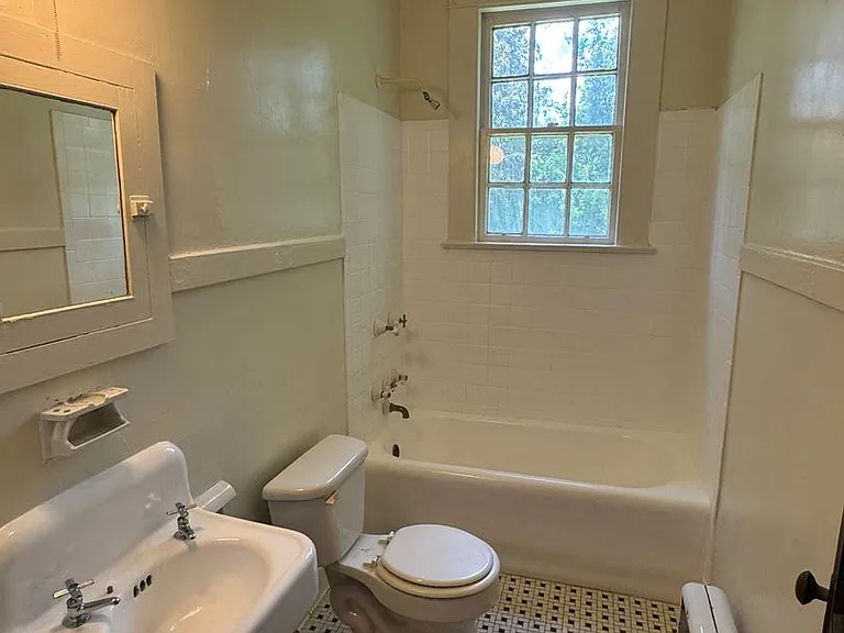 2121 Winona Ave #335 — Photo 13