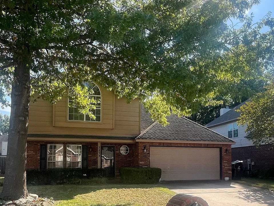 3833 W El Paso St