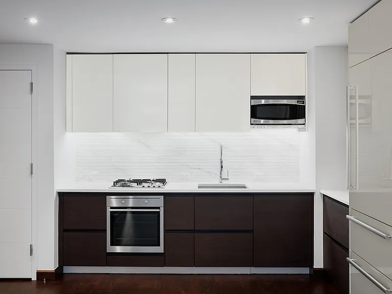 138 E 12th St #8J — Photo 4