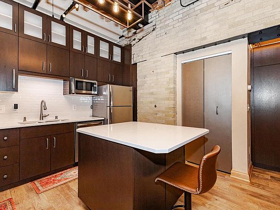 3rd image of 904 E Pearson STREET #103