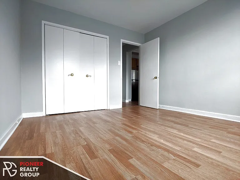 444 W Wellington Ave — Photo 8
