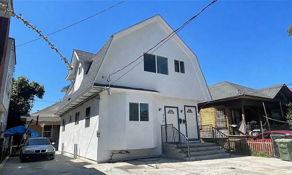 1st image of 320 E 35th St