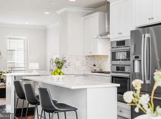 4973 Lakeside Xing, Chantilly, VA 20151