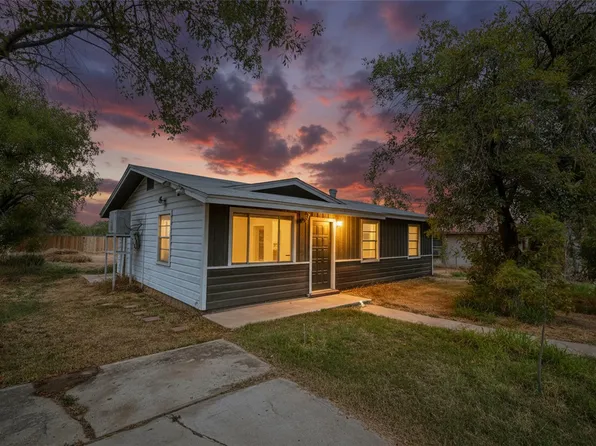 315 E Bexar St, Crystal City, TX 78839