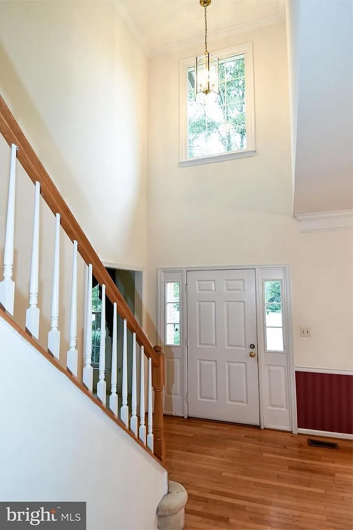Elegant Brick Colonial on Quiet Cul-de-SacSpacious, Bright, and Private! — Photo 3