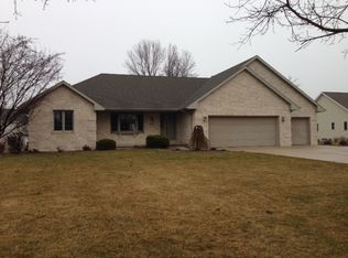 2039 Swanstone Cir, De Pere, WI 54115
