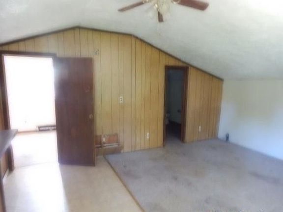 5th image of 221 W Association St