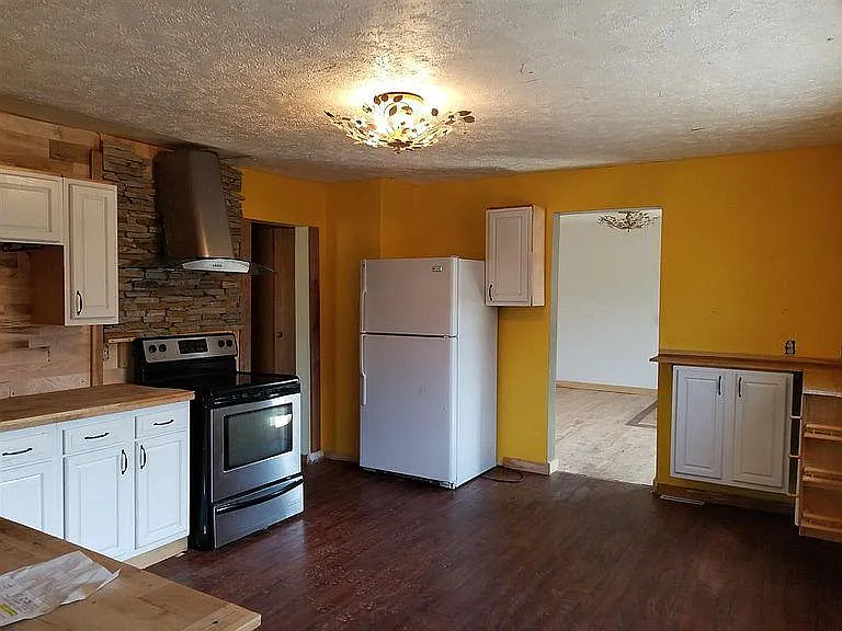 339 Carp St — Photo 11