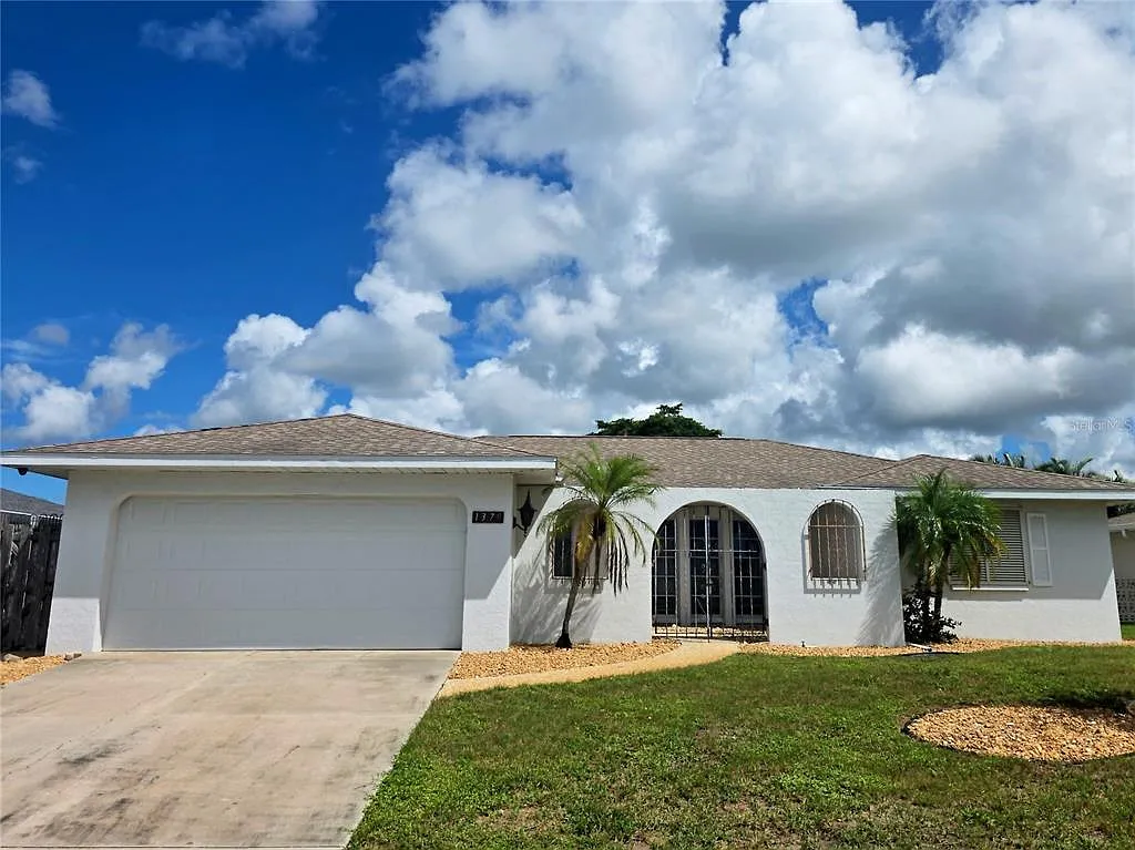 3 bed, 2.0 bath, 1810 sqft, $2,350 — Photo 3