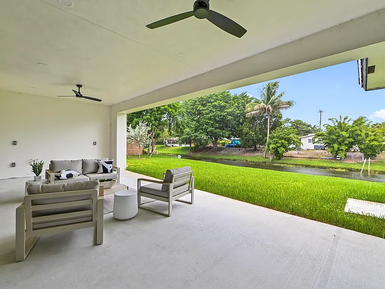 621 NW 42nd Ave — Photo 42
