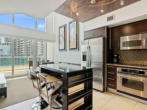 4th image of 41 SE 5th St APT 2310