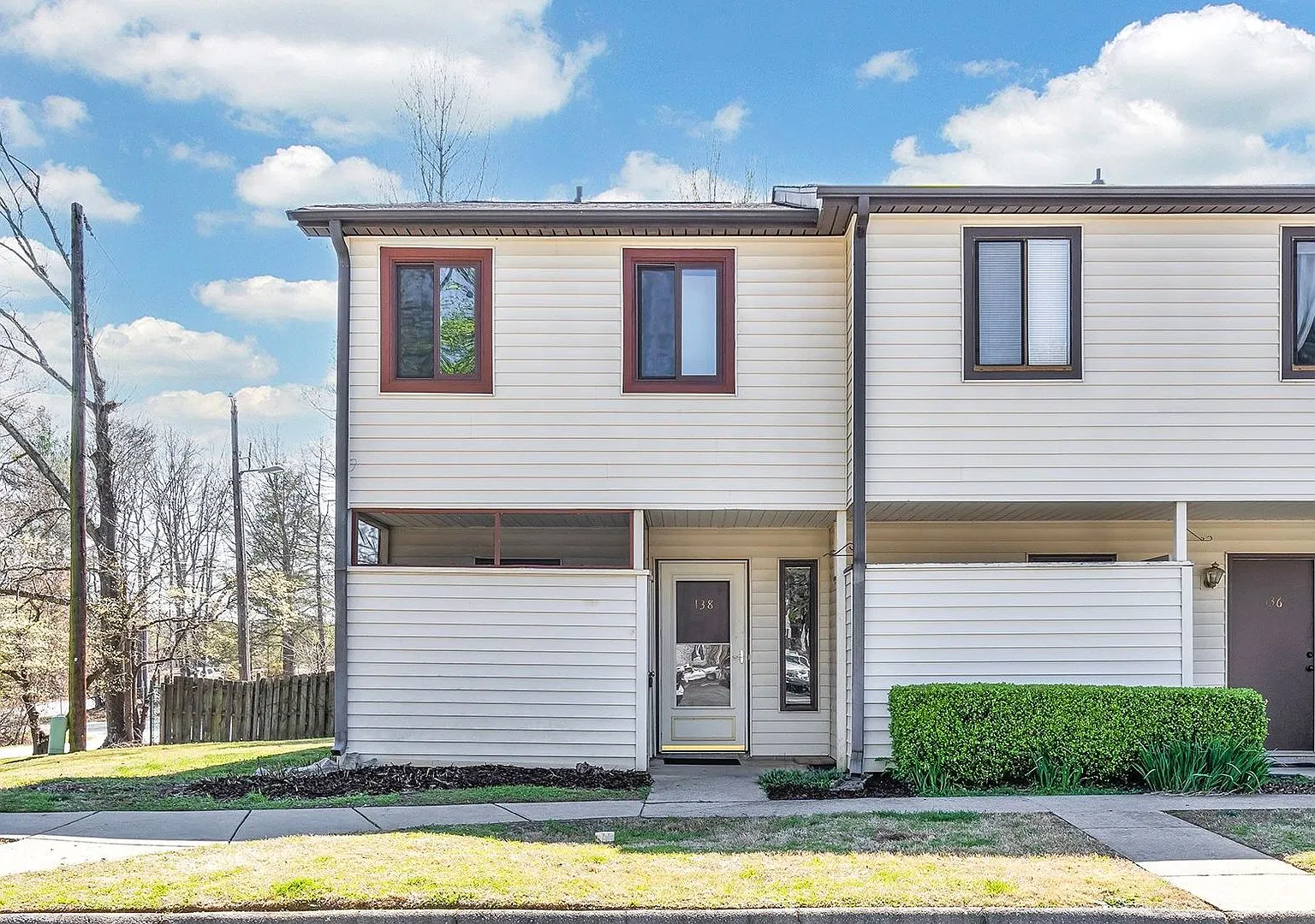 Taylors - 2Bd/2.5Ba, 1200SF — Photo 1