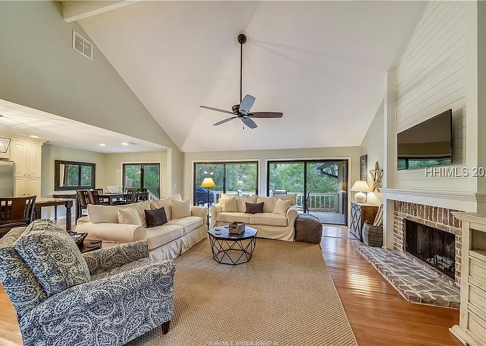 1st image of 8 Hollyberry Ln
